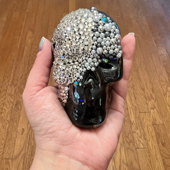 Ceramic Black Skull with Diamonds and Pearls - Picture 4 of 7